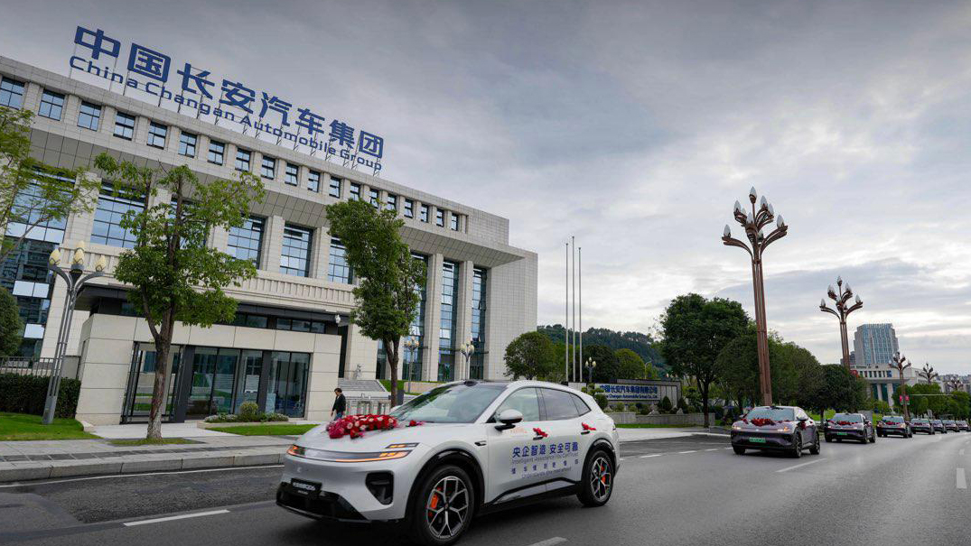 图为长安启源Q06组成婚车车队。 长安汽车 供图