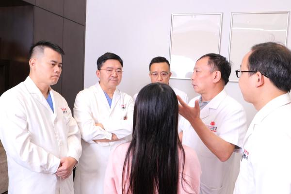 “大美公益第7季·当代修复家”启动 首位救助对象将接受鼻再造