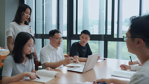 重庆理工大学副校长邱冬阳：让金融风险预警可量化 有数可依
