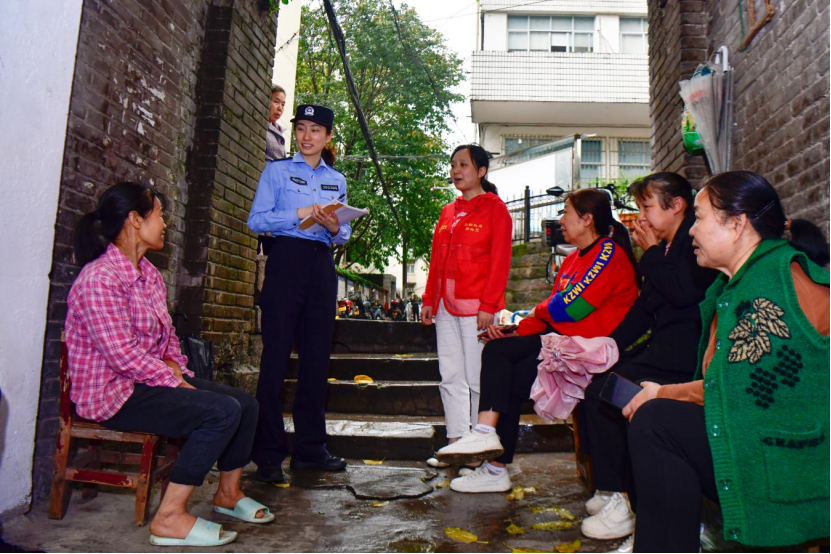 重庆两江公安推动警力下沉网格 把治理“末梢”筑成平安“前哨”