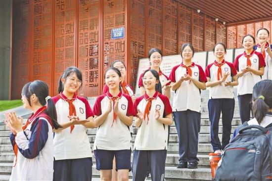 重庆中小学迎报到日 朱砂开蒙、时光邮筒解锁别样开学第一课