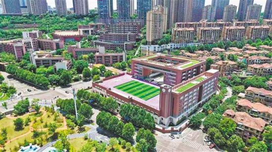 重庆一批新学校9月投用 两江巴蜀高中部、求精中学新校区迎新生