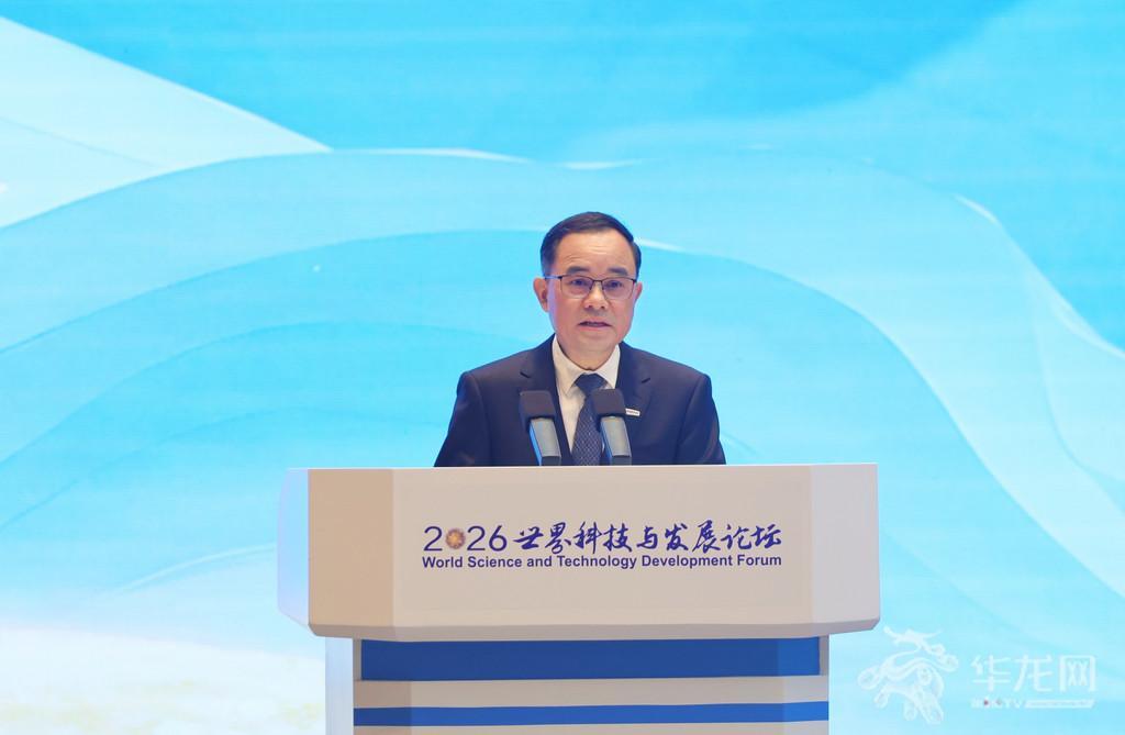 朱华荣：汽车加速向新形态演进 成城市治理节点绿色能源站