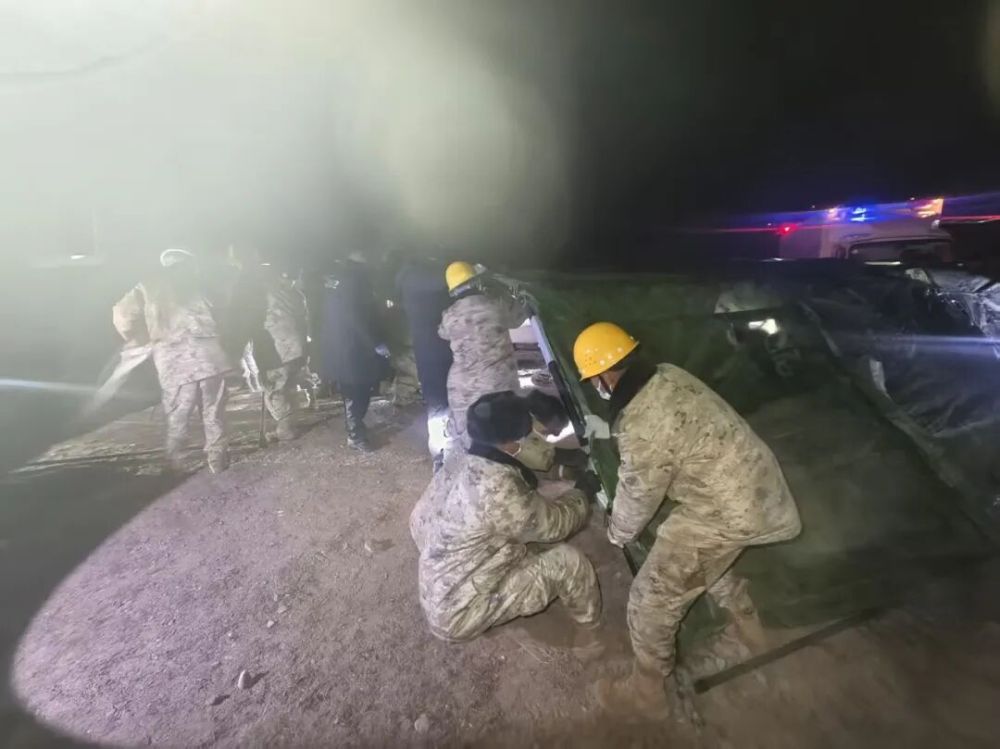 西藏那曲7.0级地震突发 西部战区官兵连夜展开救援