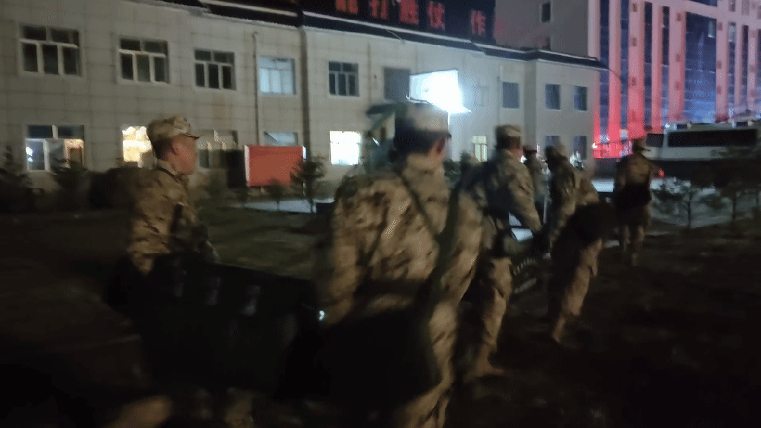 西藏巴青7.0级地震各方救援力量连夜集结驰援