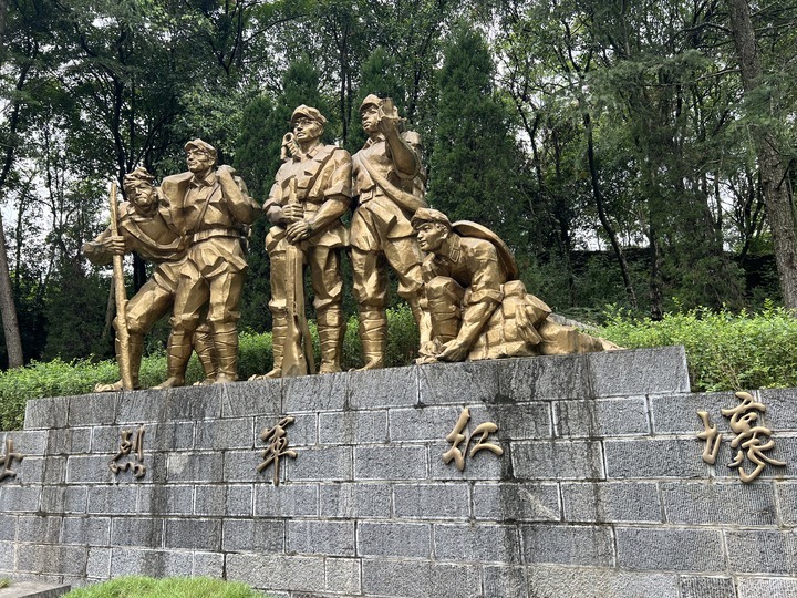 綦江石壕红军烈士墓:无名战士,被几代人深深记得