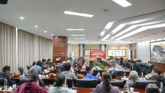 酉阳职教中心召开高质量发展暨重阳节座谈会 老教师为学校发展建