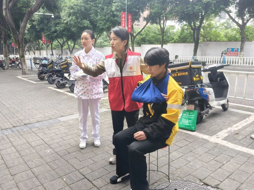 红岩家医进驿站 沙坪坝为外卖骑手送上急救课堂