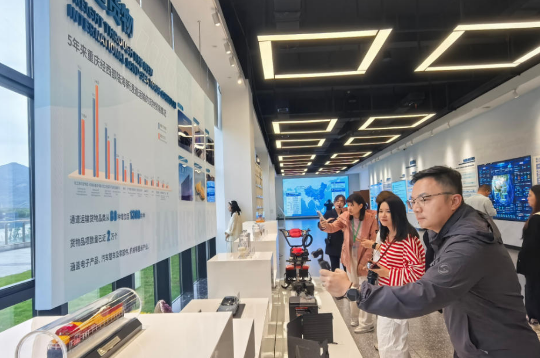 网络文明伙伴深入一线看重庆 高质量发展故事全网曝光超2.5亿