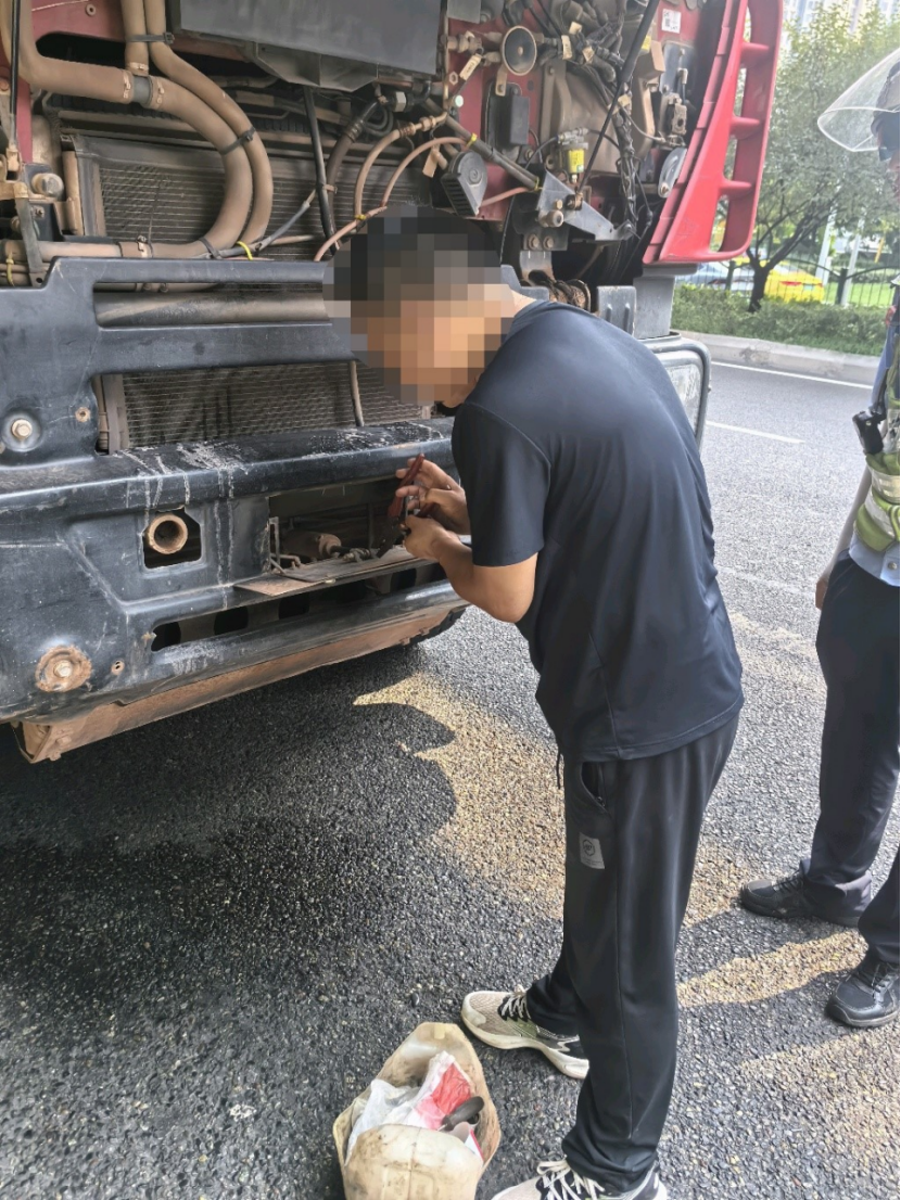 重庆巴南交管支队建渣土车违法研判模型 管控转向事前预警