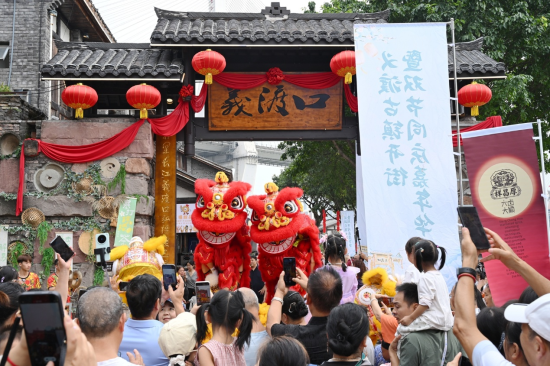大渡口义渡古镇双节焕新迎客 非遗市集长桌宴点亮滨江文旅新体验