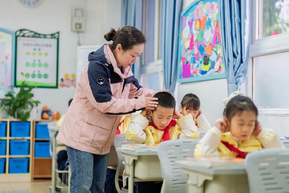 儿童青少年近视防控写入地方立法 城市如何守护一代人的明眸