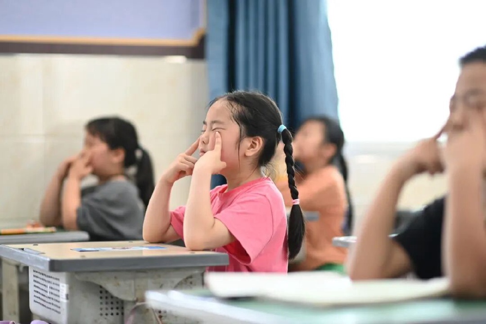 儿童青少年近视防控写入地方立法 城市如何守护一代人的明眸