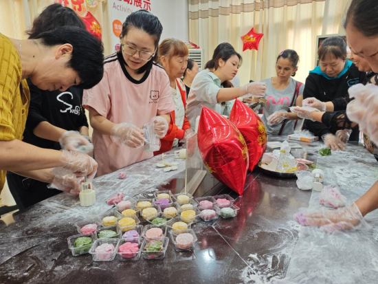 万盛经开区东林街道开展中秋主题活动 邻里欢聚传承传统文化